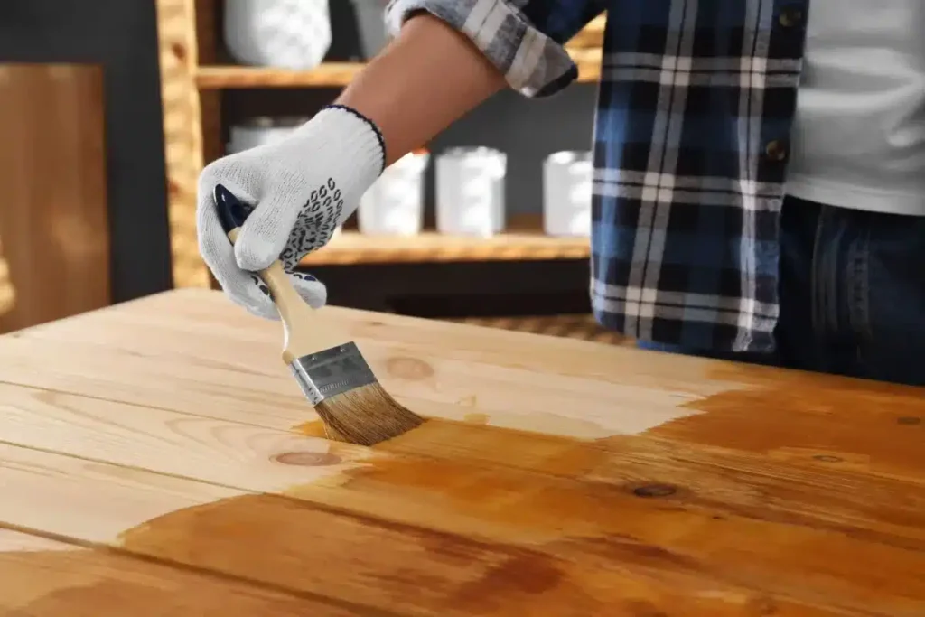 Beits, houtolie en verf voor je houten meubels tweedehands kopen op TweedekansMateriaal, zonder commissie.