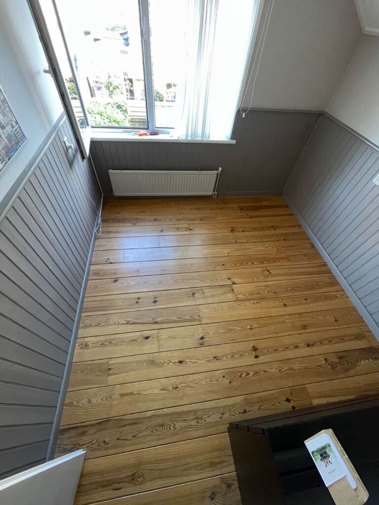 Massief grenen houten vloerdelen