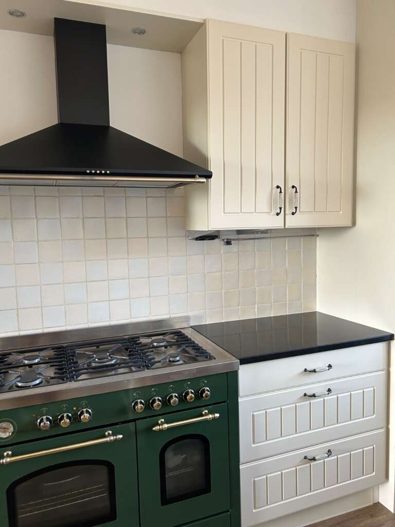 Landelijke keuken met 5 pits De Dietrich fornuis met 2 ovens foto 3