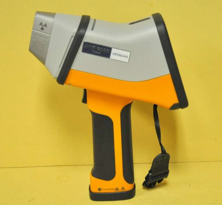 Hitachi X-MET8000 Expert handheld XRF Analyzer