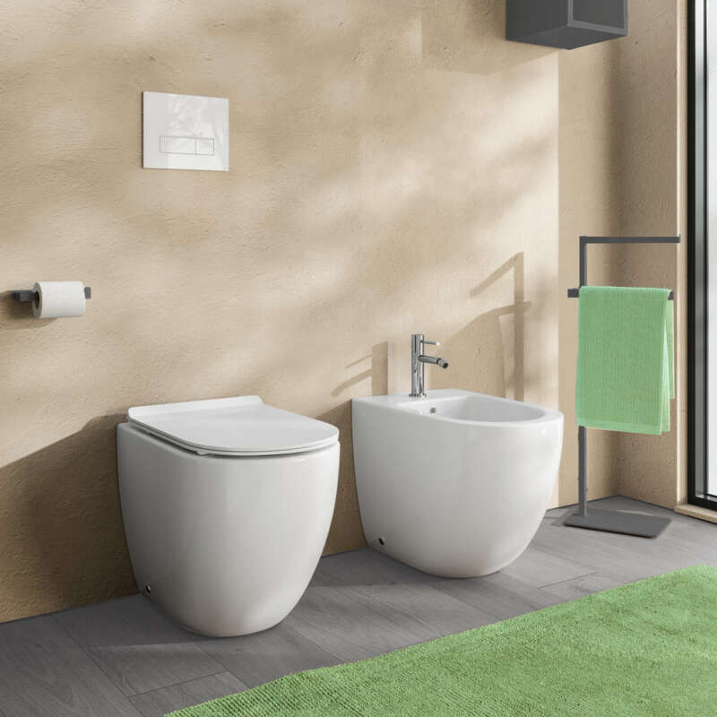 Een staand toilet of bidet tweedehands kopen op TweedekansMateriaal, rechtstreeks van de aanbieder in de buurt.