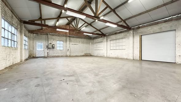 Vers Vernieuwd Magazijn (300 m²) te Huur – Ideaal voor Opslag & Stockage