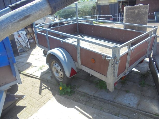 4 aanhangwagens voor opknapproject – goede assen, banden en chassis