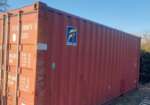 20ft zeecontainer – wind- en waterdicht geleverd met kraanwagen