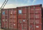 20ft zeecontainer – wind- en waterdicht geleverd met kraanwagen