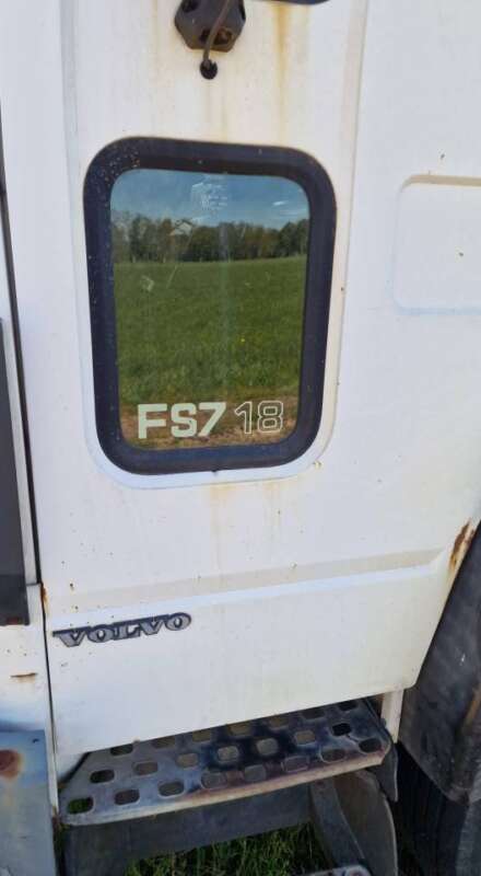 Volvo FS718 vrachtwagen met landbouwkenteken – 18 tons truck met laadklep