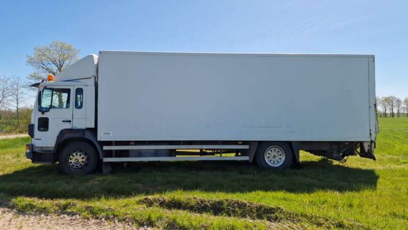 Volvo FS718 vrachtwagen met landbouwkenteken – 18 tons truck met laadklep