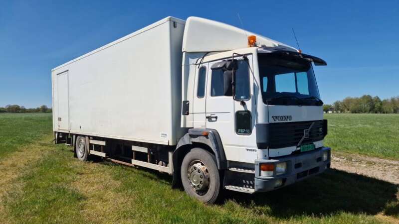 Volvo FS718 vrachtwagen met landbouwkenteken – 18 tons truck met laadklep