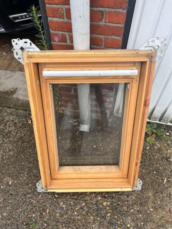 Te koop: origineel VELUX dakraam, afmeting 55 x 78 cm.