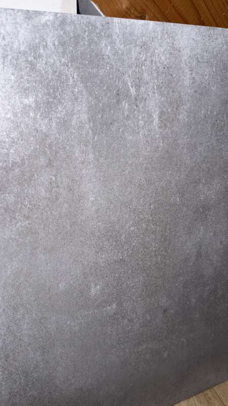 8 grijze betonlook tegels 30×60 cm en 4 stuks 60×60 foto 2