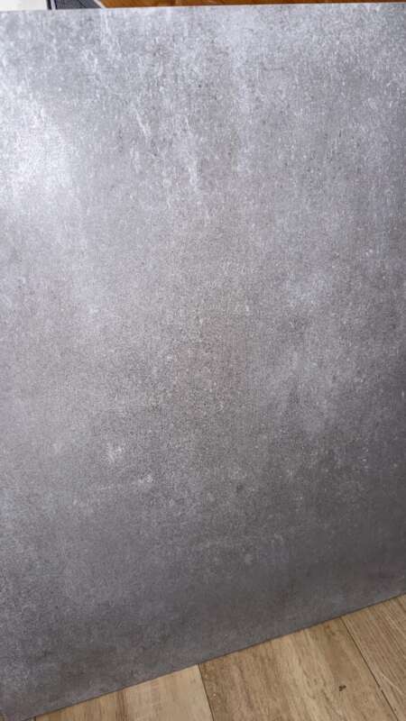 8 grijze betonlook tegels 30×60 cm en 4 stuks 60×60 foto 3